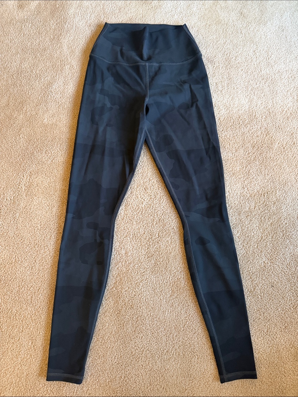 ALO Yoga High-Waist Camo Leggings in Black
